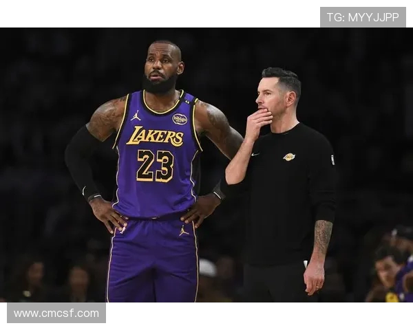 12月14日火箭队对阵湖人队的精彩比赛前瞻与球员表现分析