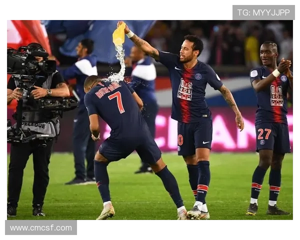 巴黎圣日耳曼主场迎战洛里昂期待精彩对决与球迷热情助威 巴黎圣日耳曼主场迎战洛里昂期待精彩对决与球迷热情助威